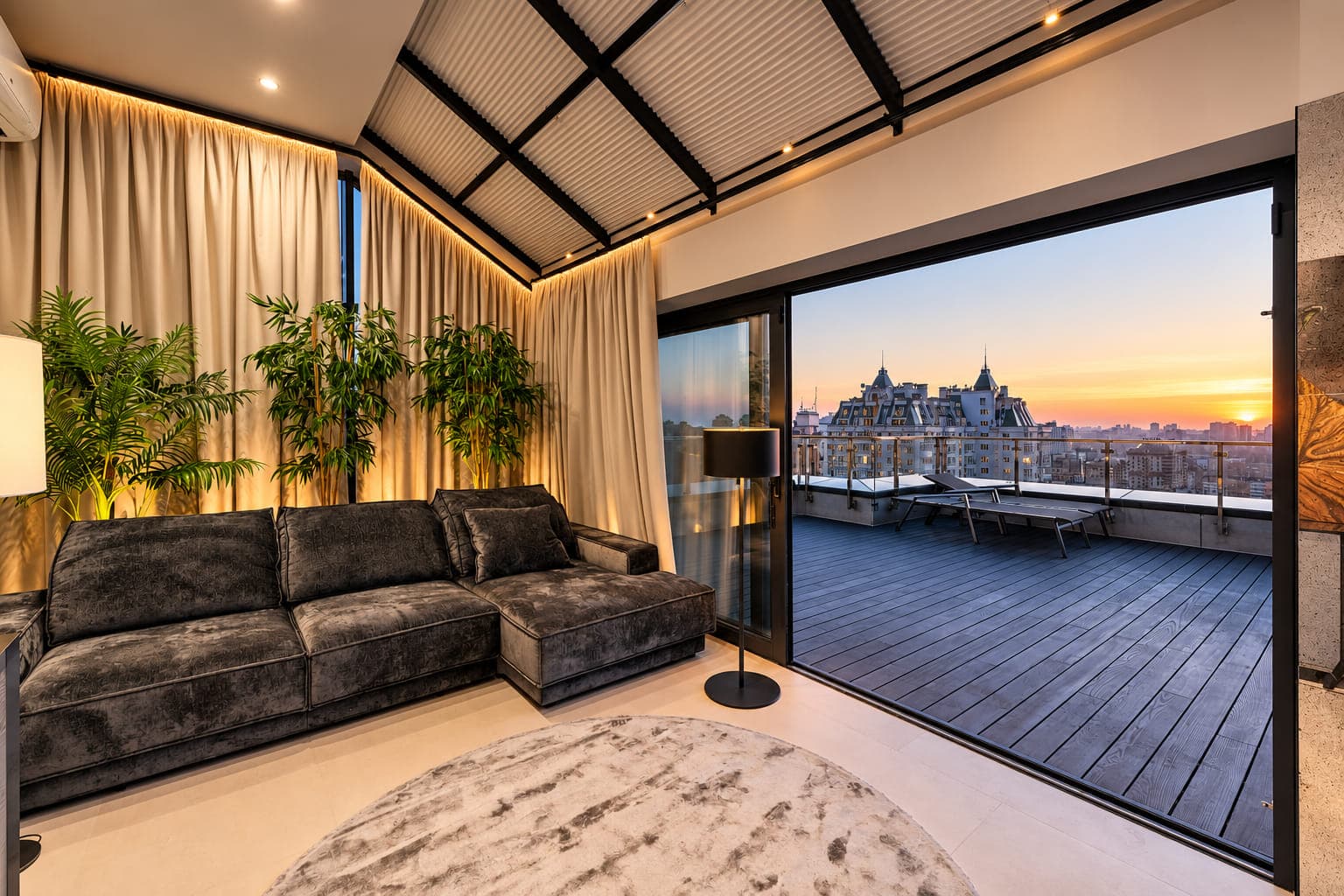 Penthouse with two terraces at A52, 345 m²