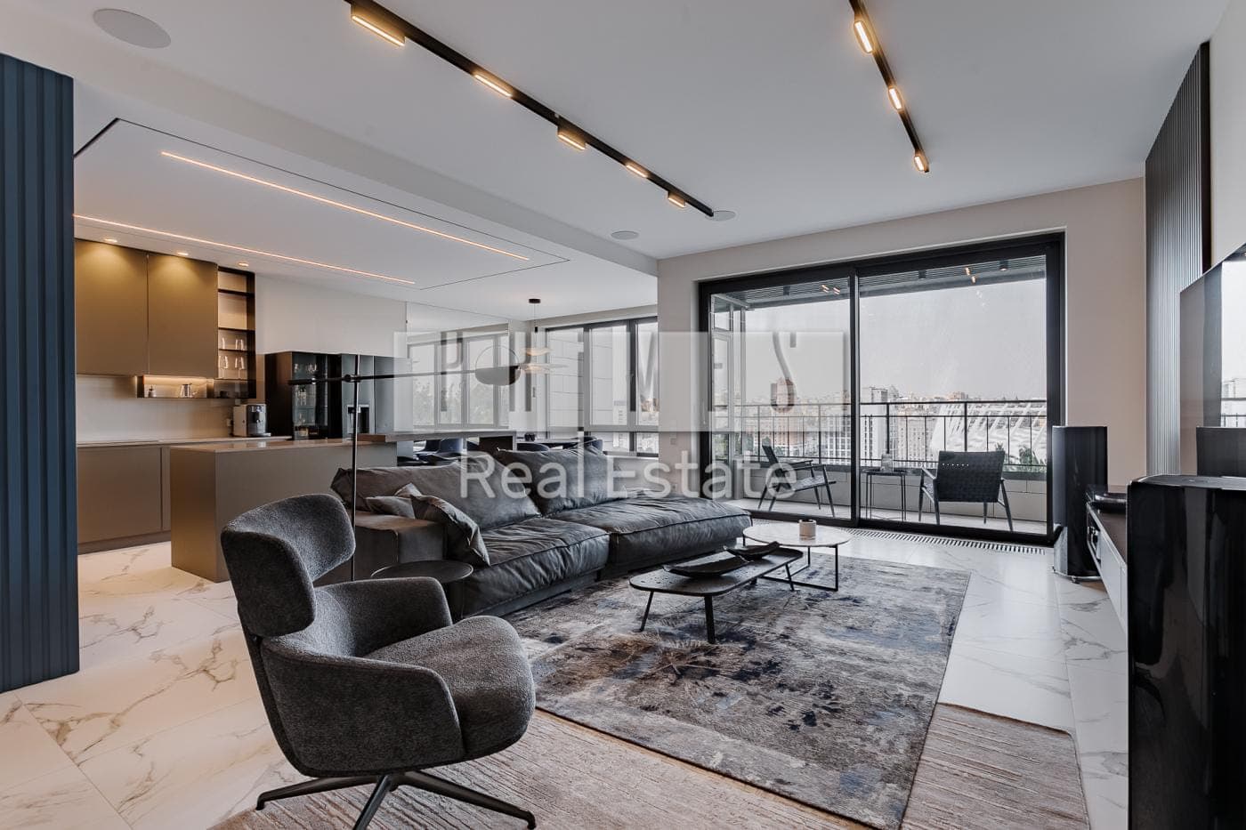 Дизайнерская квартира на Деловой, 4 — 130 м²