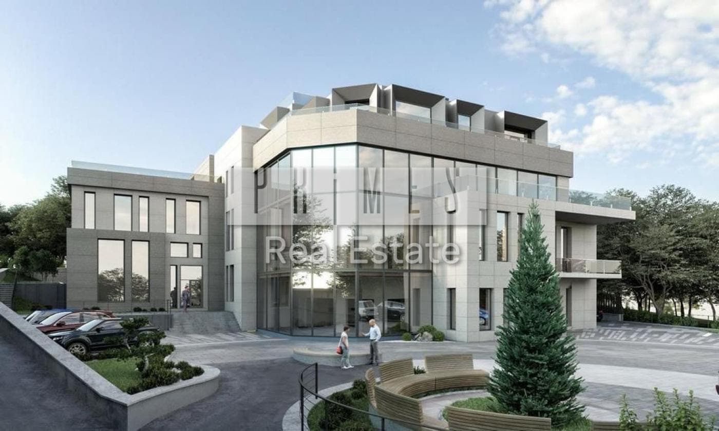 Standalone commercial building, 2,400 m², Pechersk