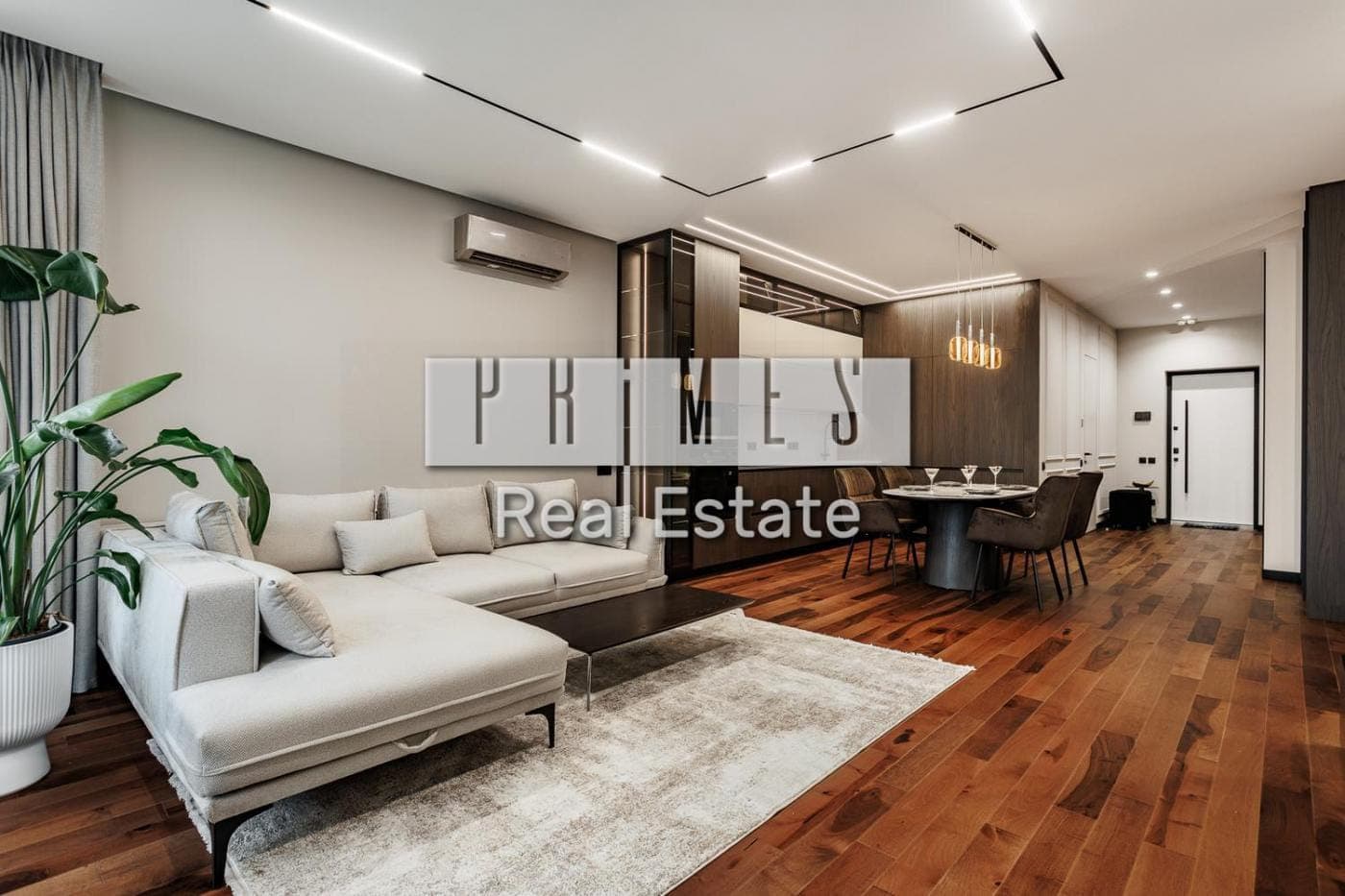 40 m² kitchen-living room with lounge and dining areas — TRIIINITY rental